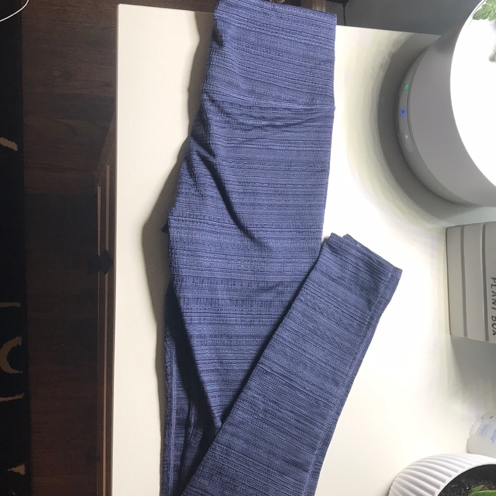 Athleta Textured Leggings 💜💙